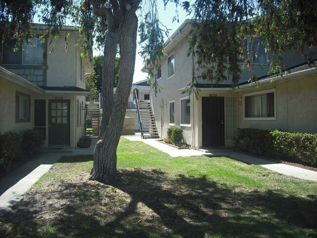 Building Photo - Spacious single level condominium home