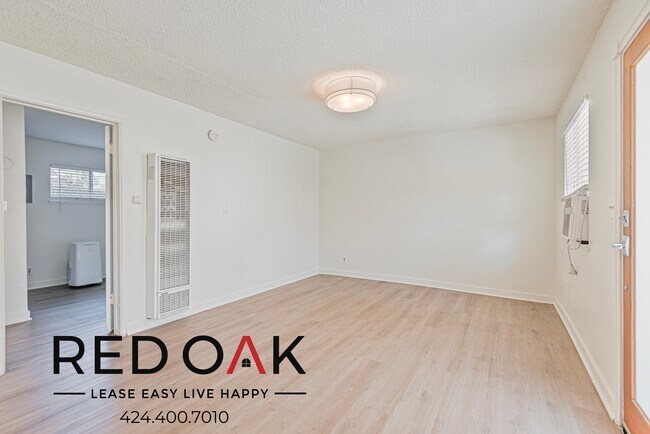 Photo - Breathtaking One Bedroom with Modern Light... Unidad 3