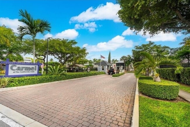 Photo - 811 NE 199th St Unit 206-33