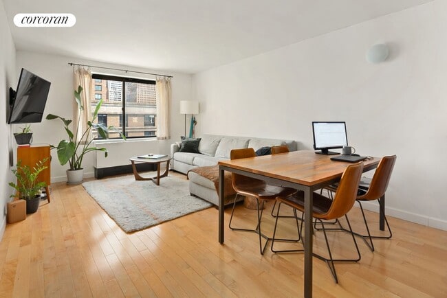 Photo - 300 Rector Pl Condo
