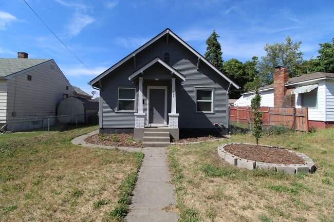 Photo - 327 E Bridgeport Ave Casa