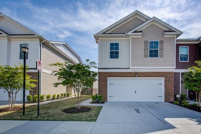 Building Photo - Like New End Unit Condo, 3 Bed 2.5 Bath