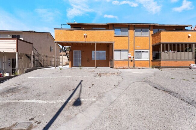 Photo - Practical 3-bedroom, 2-bath apartment
