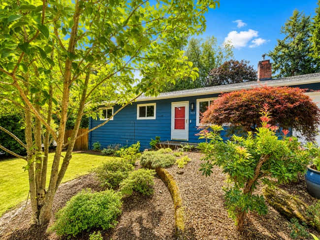 Photo - Beautiful 3-Bedroom West Linn Home with Bonus Room, Updated Kitchen and Large Fenced Yard