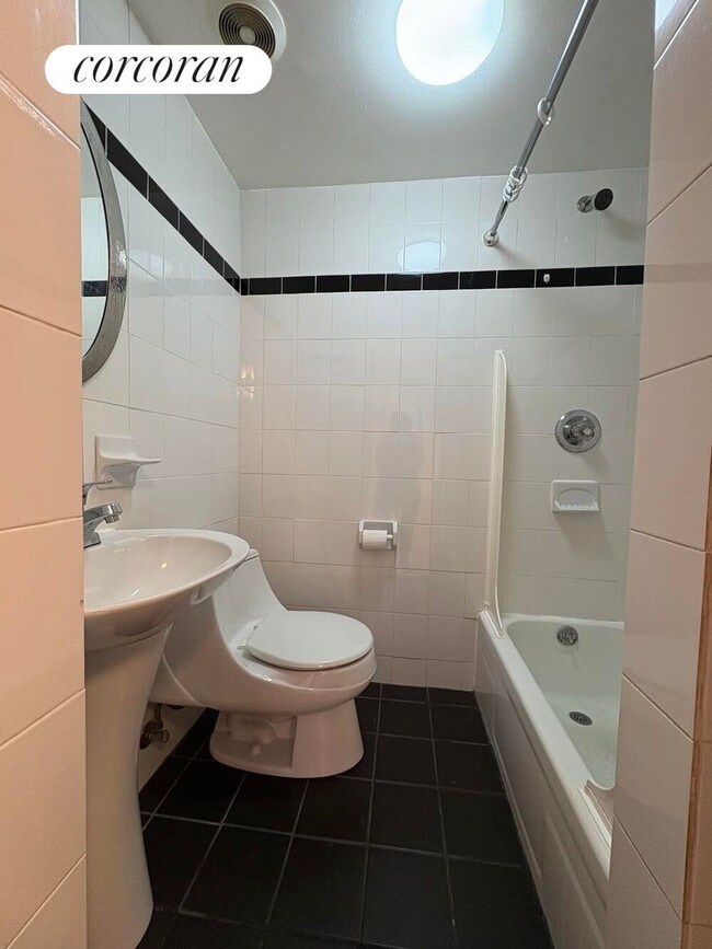 Photo - 16-53 Weirfield St