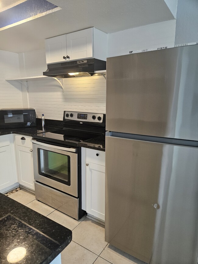Kitchen Appliances - 309 Avanda Ct Unit 1