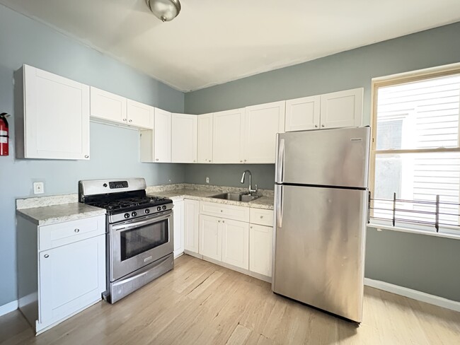 684 Grove St 1R - 688 Grove St Apartments Unit 1R