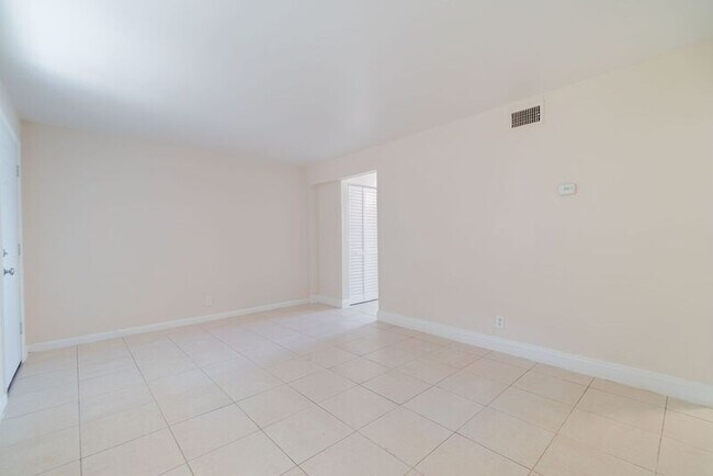 Photo - 616 8th St Unit #8