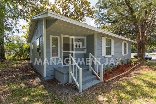 1458 Royal Ct Ln