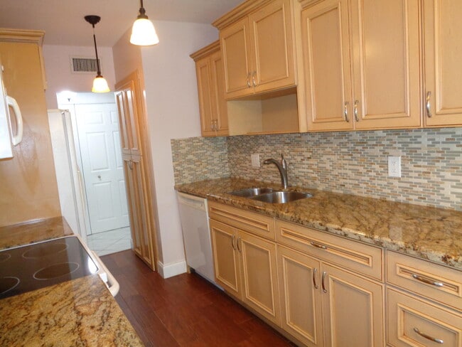 6328 Longboat Ln W Unit 201