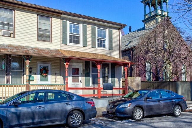 Photo - 106 W Walnut St House