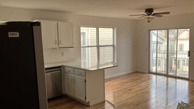 Building Photo - 352/358 Cherry Street Unit Apt 2