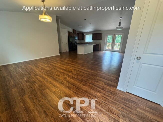 Photo - 655 Chapman Rd