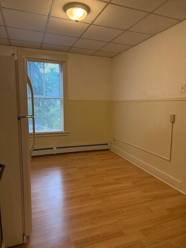 Photo - Westbrook-66 Stroudwater St. #1:  1 BR/1BA... Unit Westbrook-66 Stroudwater St. #1