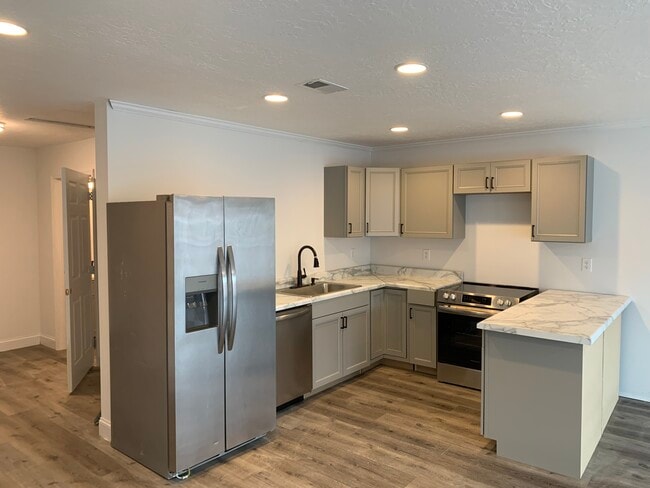 Building Photo - 2324 3rd St SW Unit Noojin Apartments
