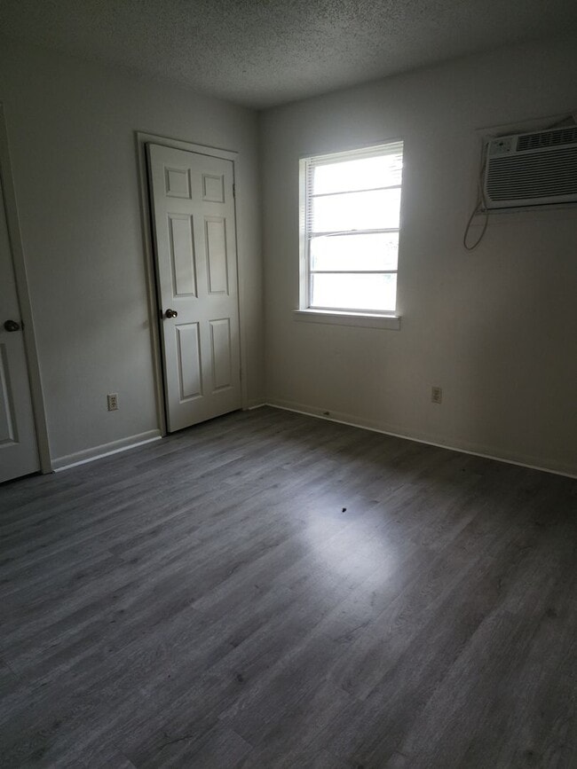 Photo - 405 Robertson Ave Unit A