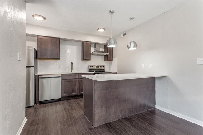 Photo - 2810 Dorchester Dr