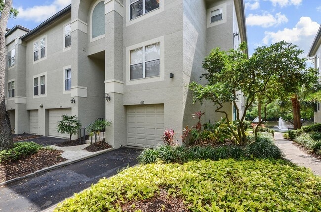 Building Photo - Gorgeous End Unit with pond fountain view - 1 Bed, 1 Bath plus Office/Den Nook on Harbour Island...