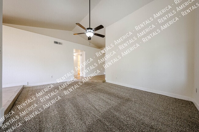 Photo - 2842 E Irwin Ave