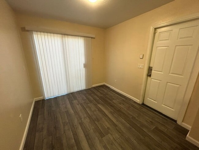 Photo - 2406 W Prospect Ave