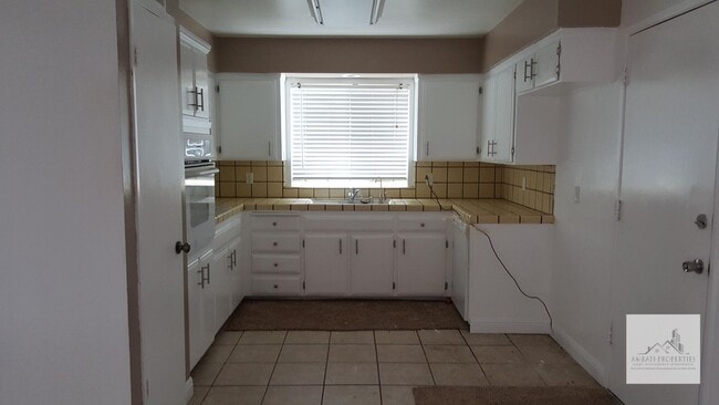 Photo - Beautiful 3 bedroom 2 bath with pool