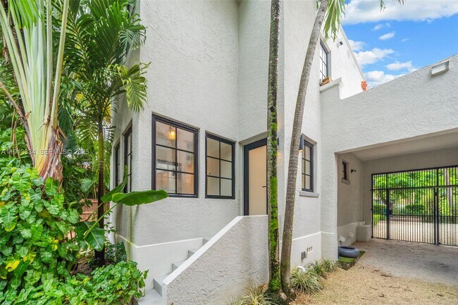 Photo - 151 NE 43rd St