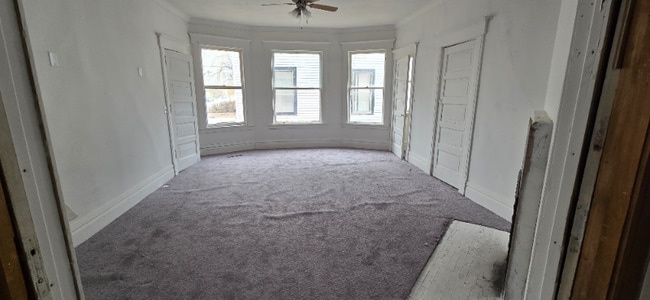 Photo - 113 W Division St