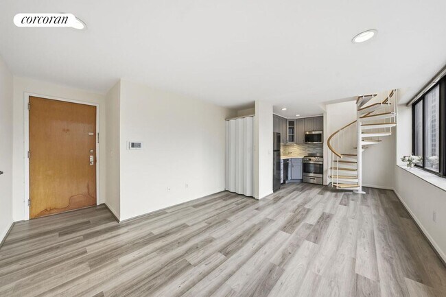 Photo - 300 E 90th St