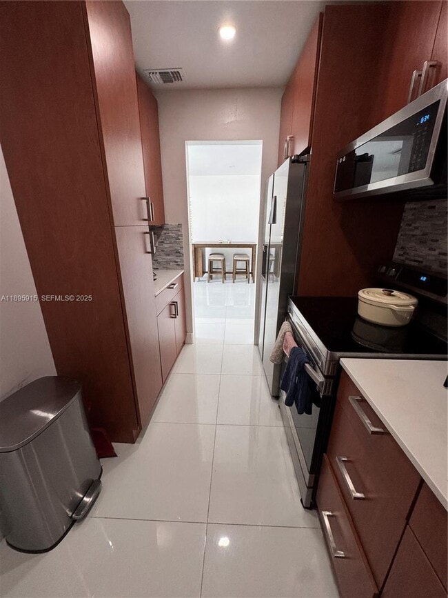 Building Photo - 7200 SW 4th St Unit 1