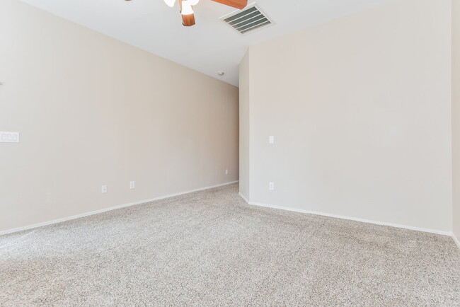 Photo - 15629 W MacKenzie Dr