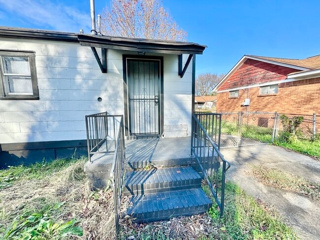 Photo - 2071 Hubert Ave