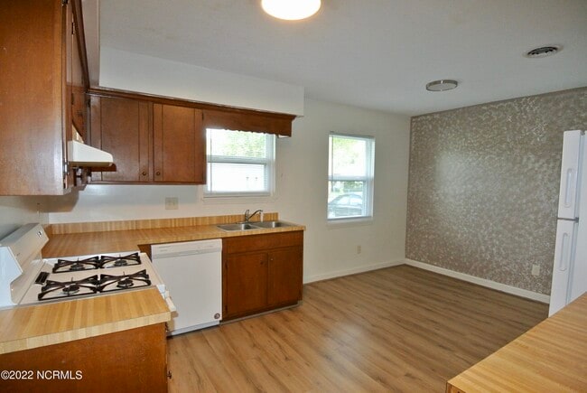 Photo - 1305 Stallings Pkwy