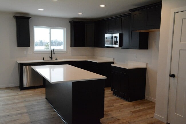 Photo - 664 E Blf Cir