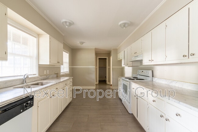 Photo - 376 N Graham St
