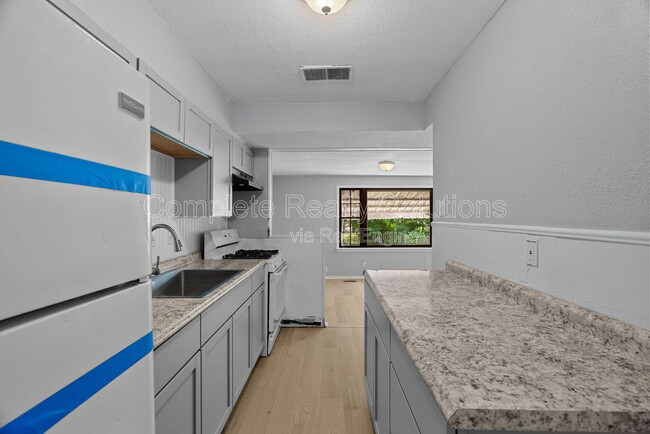 Photo - 416 Lanark Rd