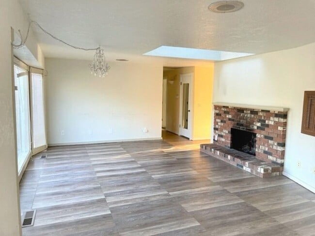 Photo - 730 Telegraph Rd Unit A