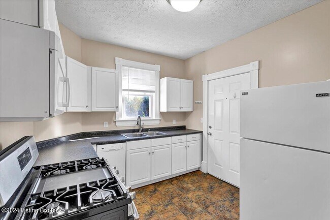 Photo - 1802 Deerwood Ave Unit B