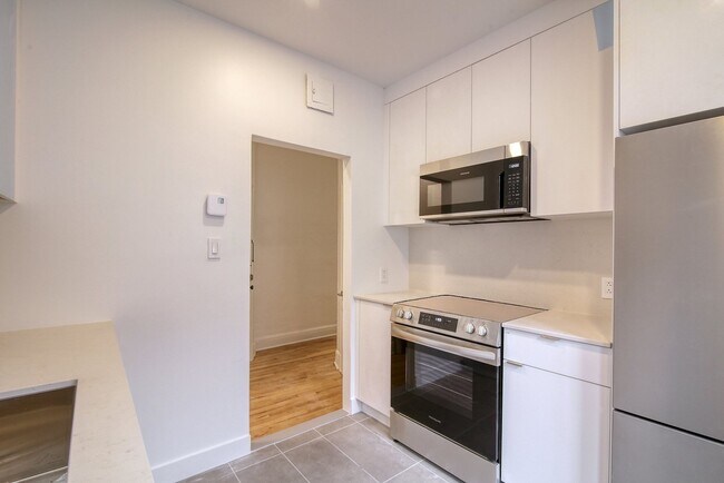 Photo - 4890 Queen Mary Road Unit 0012A