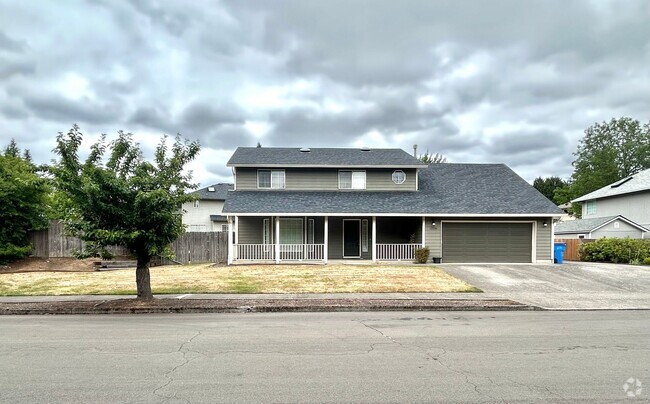 Building Photo - Large 4 Bed 2.5 Bath Home on Corner Lot in...