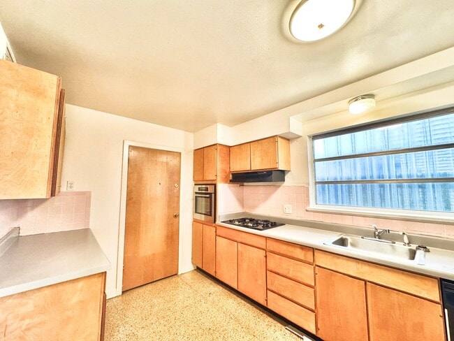 Photo - 2655 Hyman Pl
