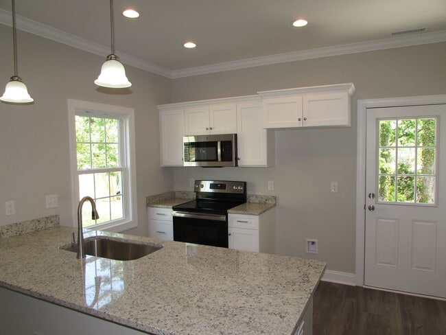 Photo - Great 3 Bed/1.5 Bath Home in the Heart of Hickory - Open Floor Plan - Modern Kitchen - Flat Backy...