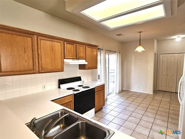 Photo - 237 Tapwood Ln