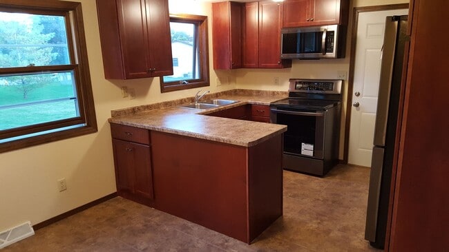 Building Photo - 2747-2749 Packerland Dr Unit 2749