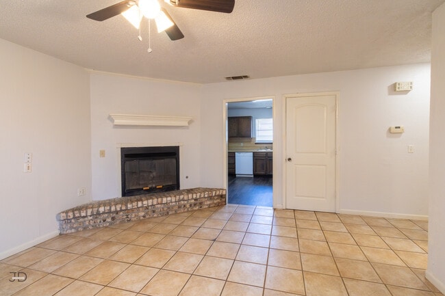 Photo - 2913 S Bandera Dr