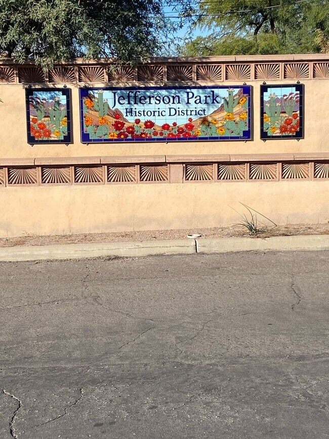 Building Photo - Linden1416 Unit Linden1416-02