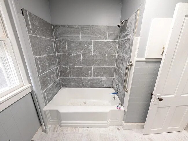 Building Photo - 431 N 9th Ave Rental