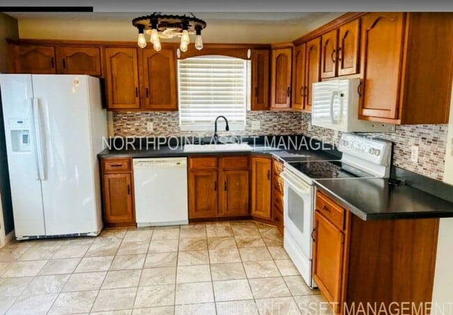 Photo - Beautiful Spacious 4 bed 3.5 bath Family Home