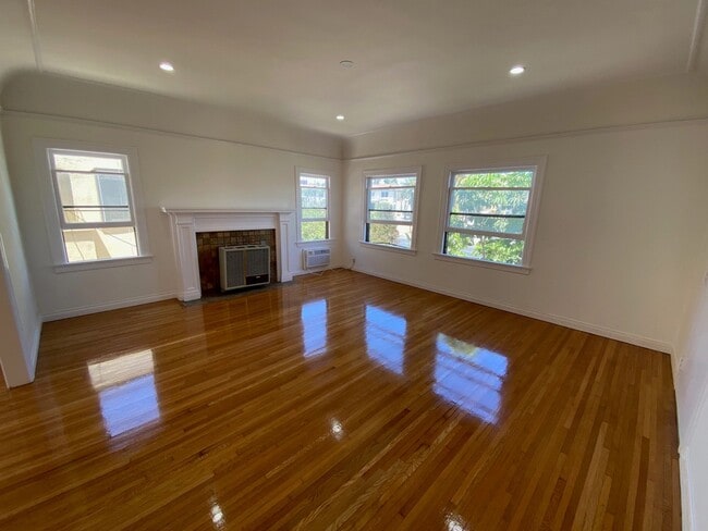 Photo - 241 S New Hampshire Ave Unidad 4