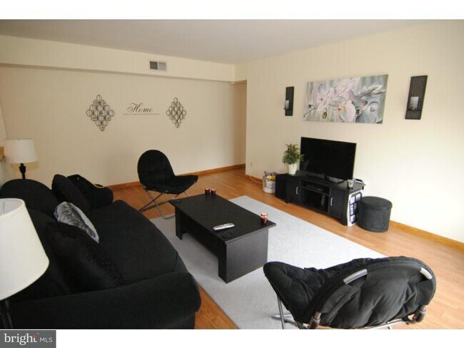 Photo - 606 Meadow Woods Ln Unit 606