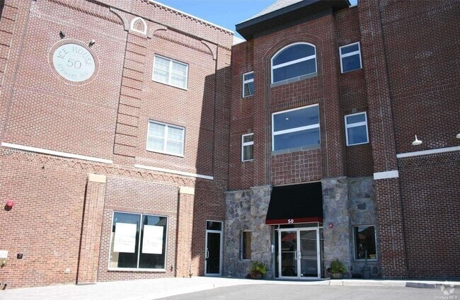 Building Photo - 2-2G Stewart Ave Unit 2G Rental